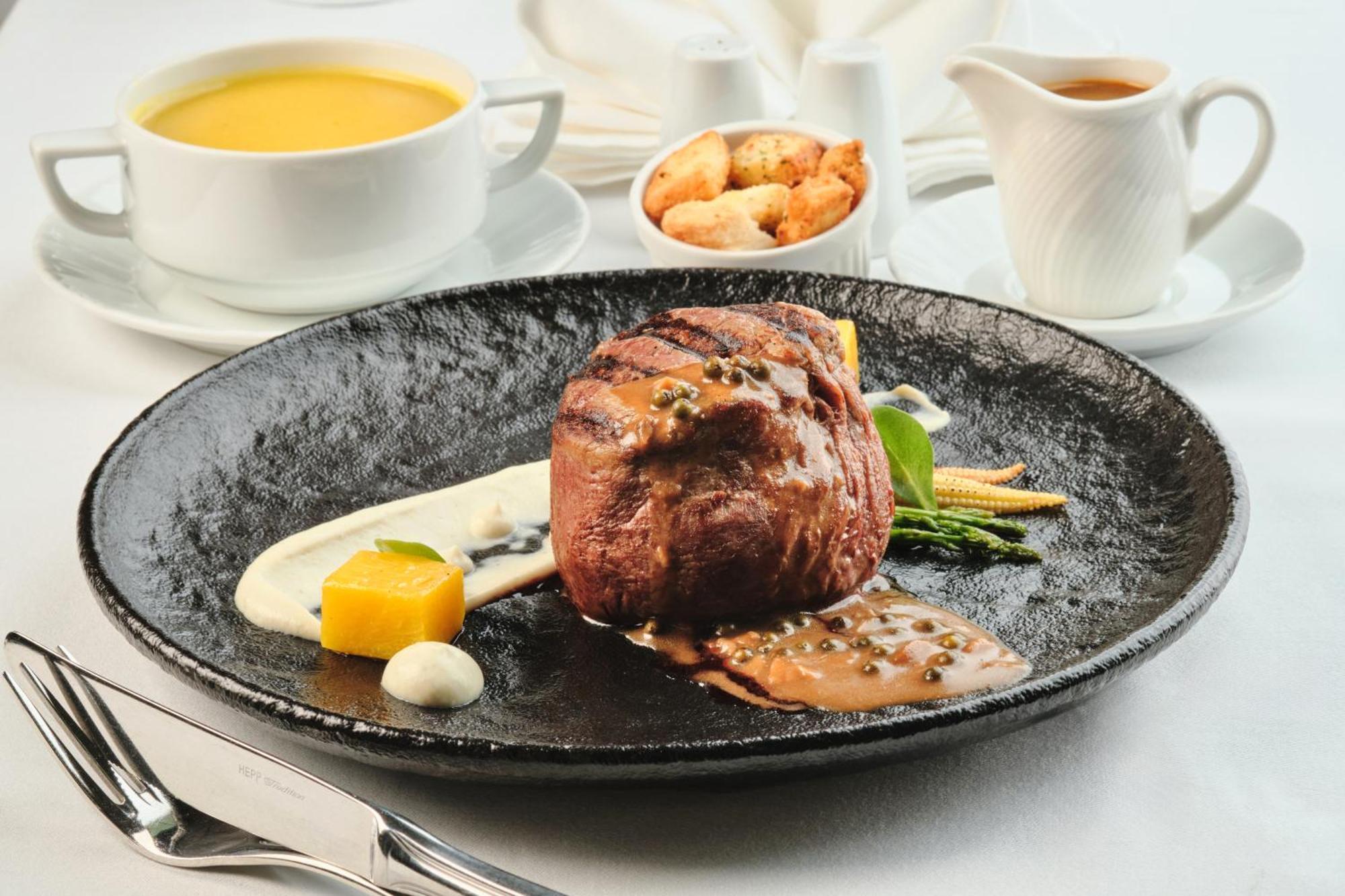 Anjum Makkah Hotel Mekka Kültér fotó A dish of prime rib