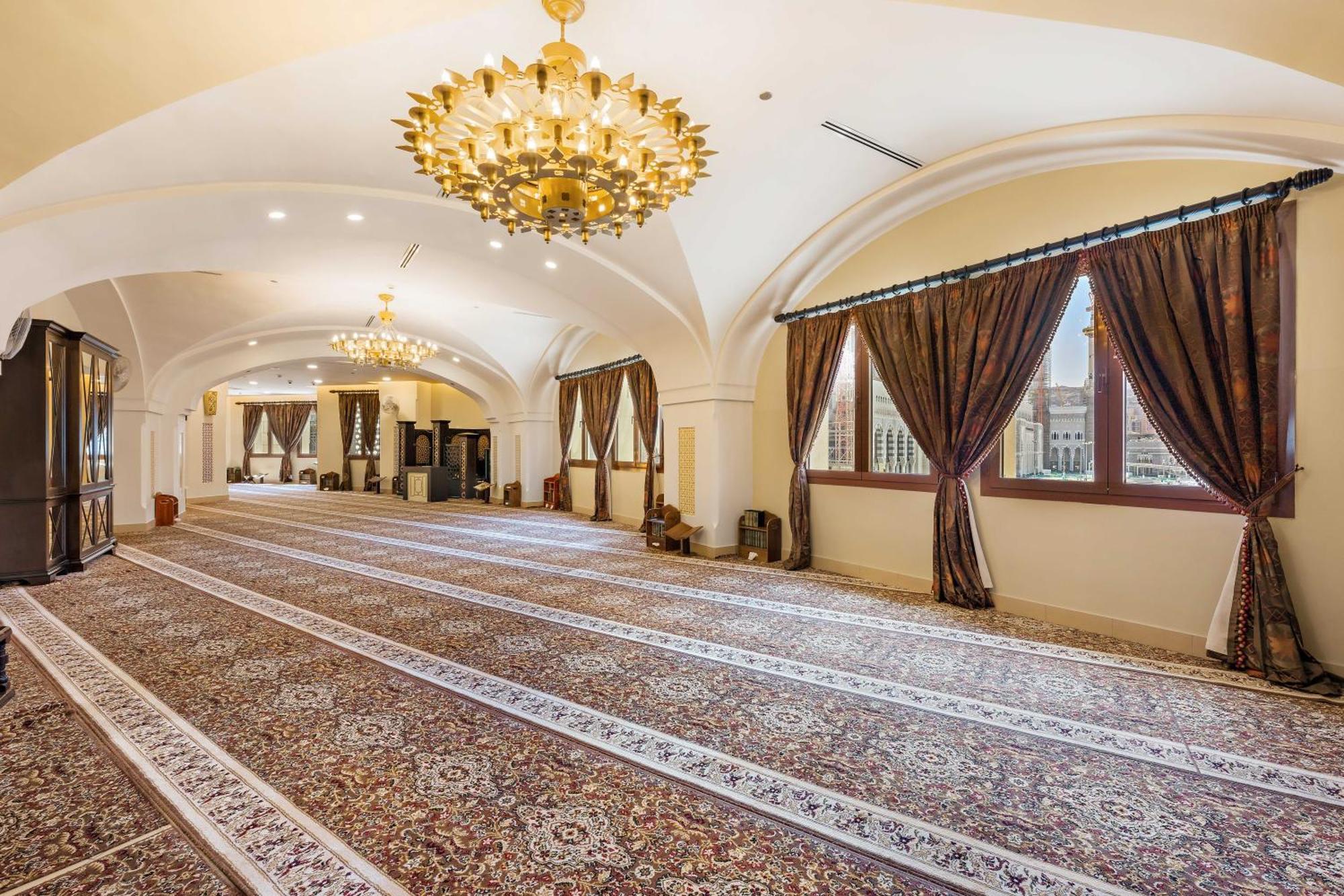 Anjum Makkah Hotel Mekka Kültér fotó The prayer hall of the hotel