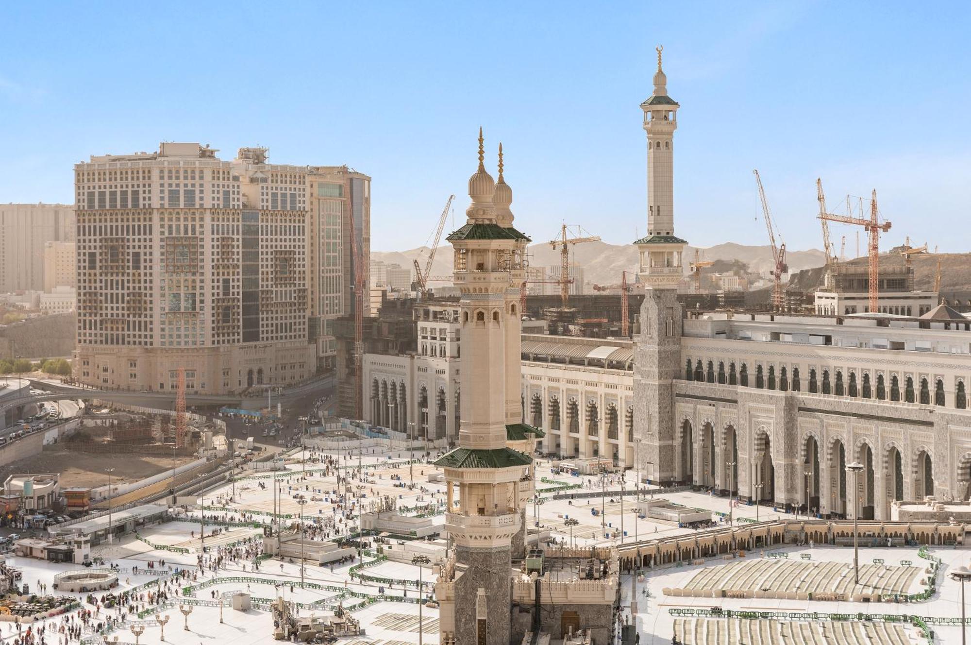 Anjum Makkah Hotel Mekka Kültér fotó Riad skyline