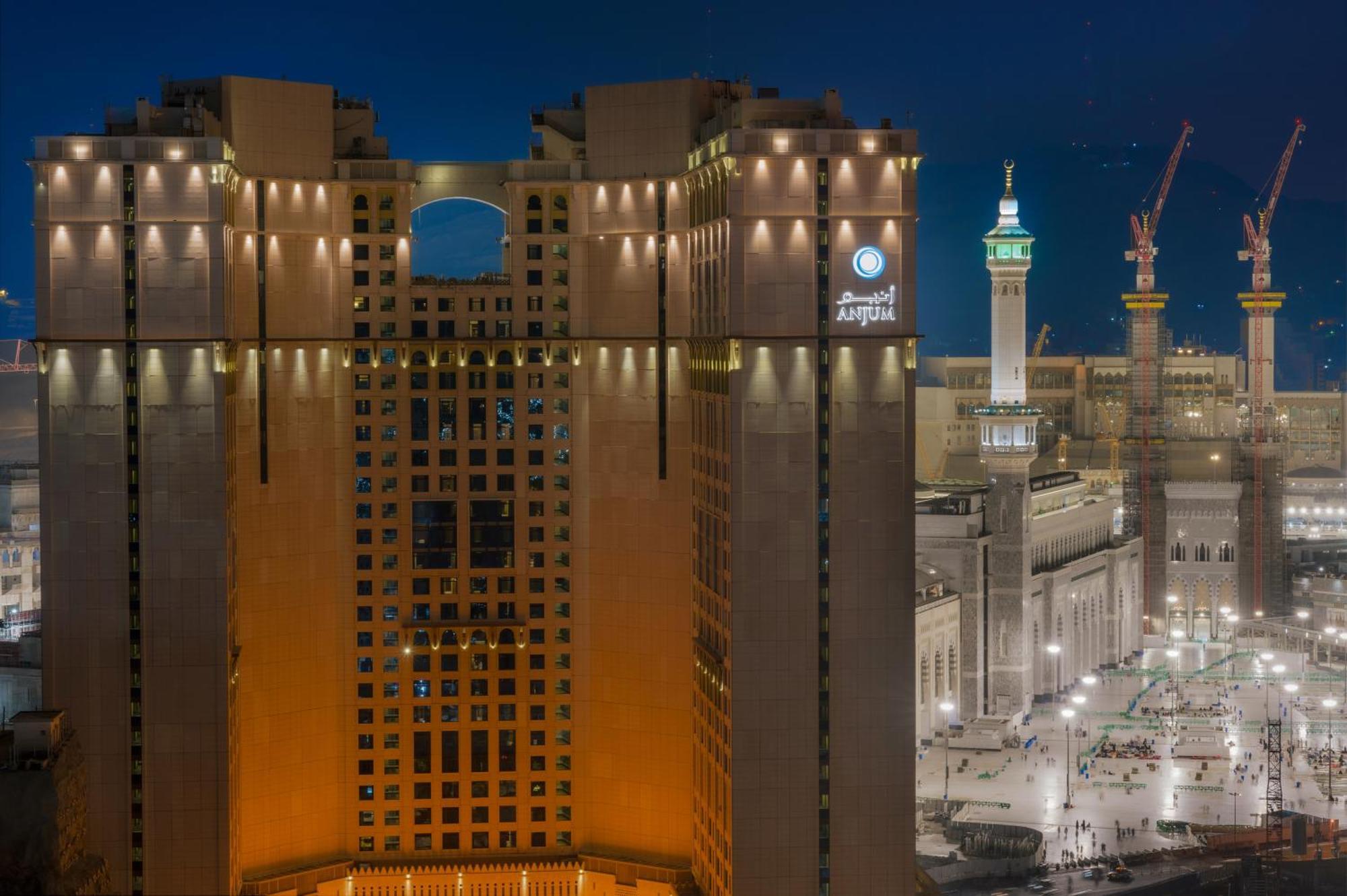 Anjum Makkah Hotel Mekka Kültér fotó The Kingdom Tower at night