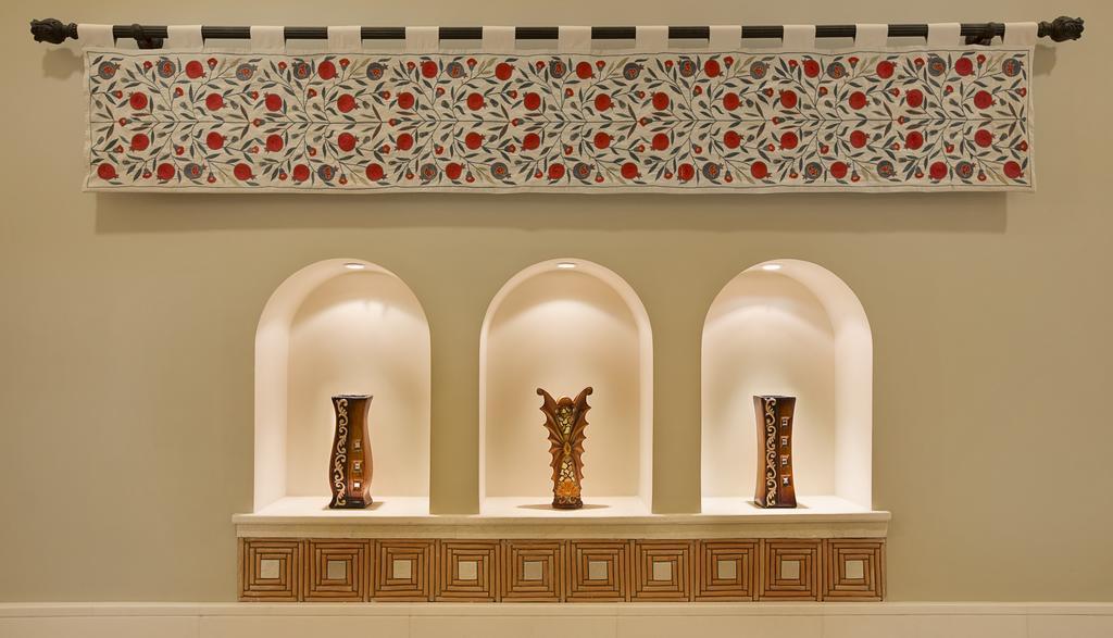 Anjum Makkah Hotel Mekka Kültér fotó A traditional design of a fireplace